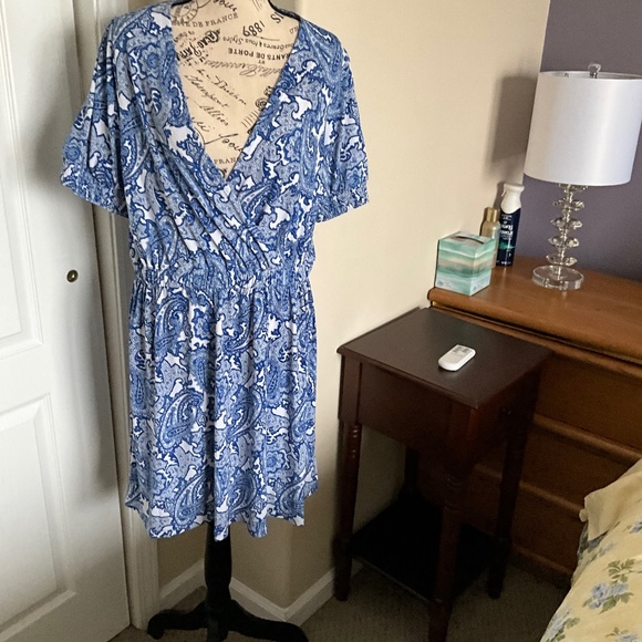 Dress with elastic waist - Picture 1 of 4